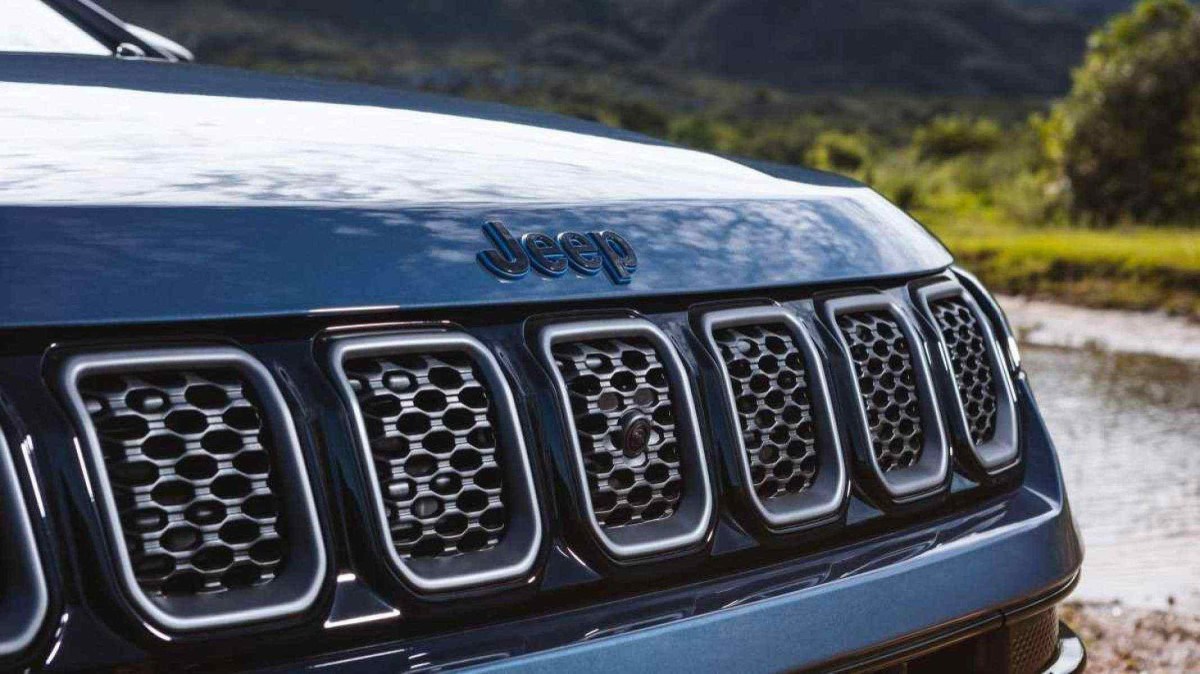 Grade de sete fendas é uma das assinaturas da Jeep