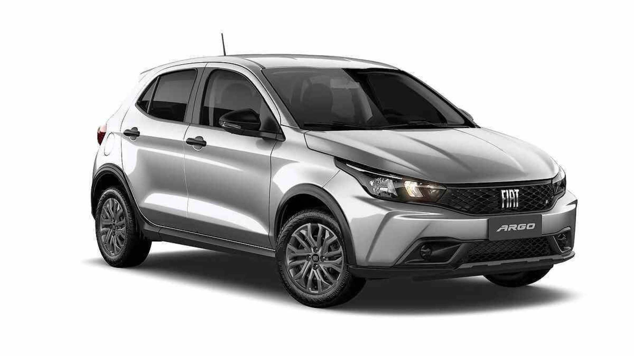 Fiat Argo Endurance prata parado de frente em fundo branco no estúdio