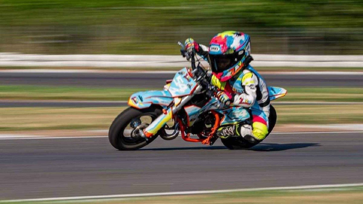 Garoto já ganhou corridas de moto