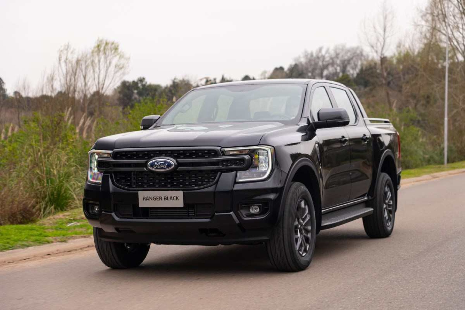 Ford Ranger Black é lançada na Argentina e adianta modelo brasileiro