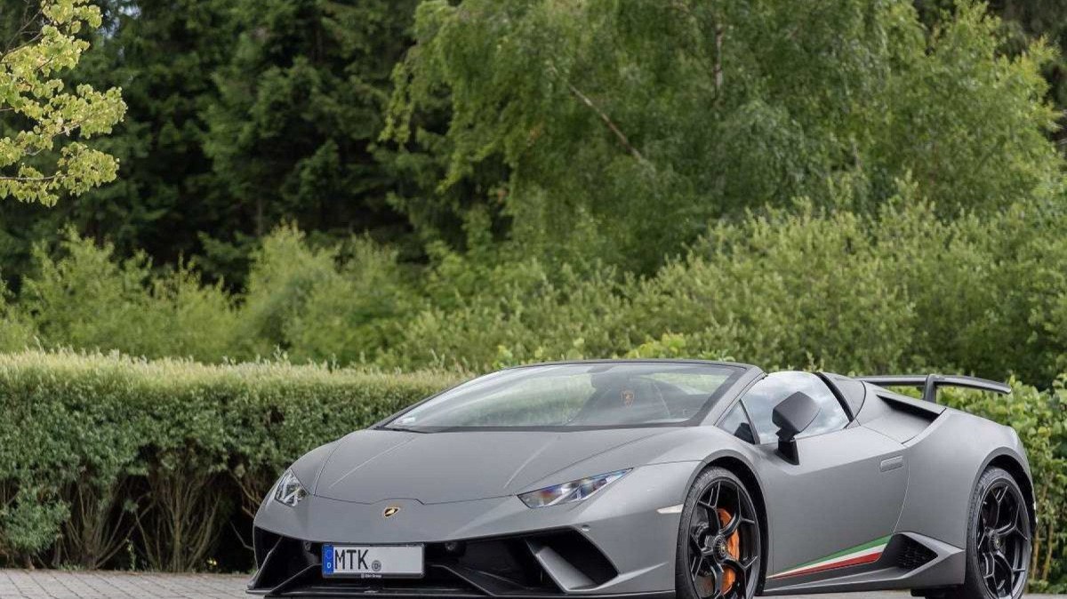 Anthony Aquilino é entusiasta de supercarros e possui exemplar de Lamborghini Huracán