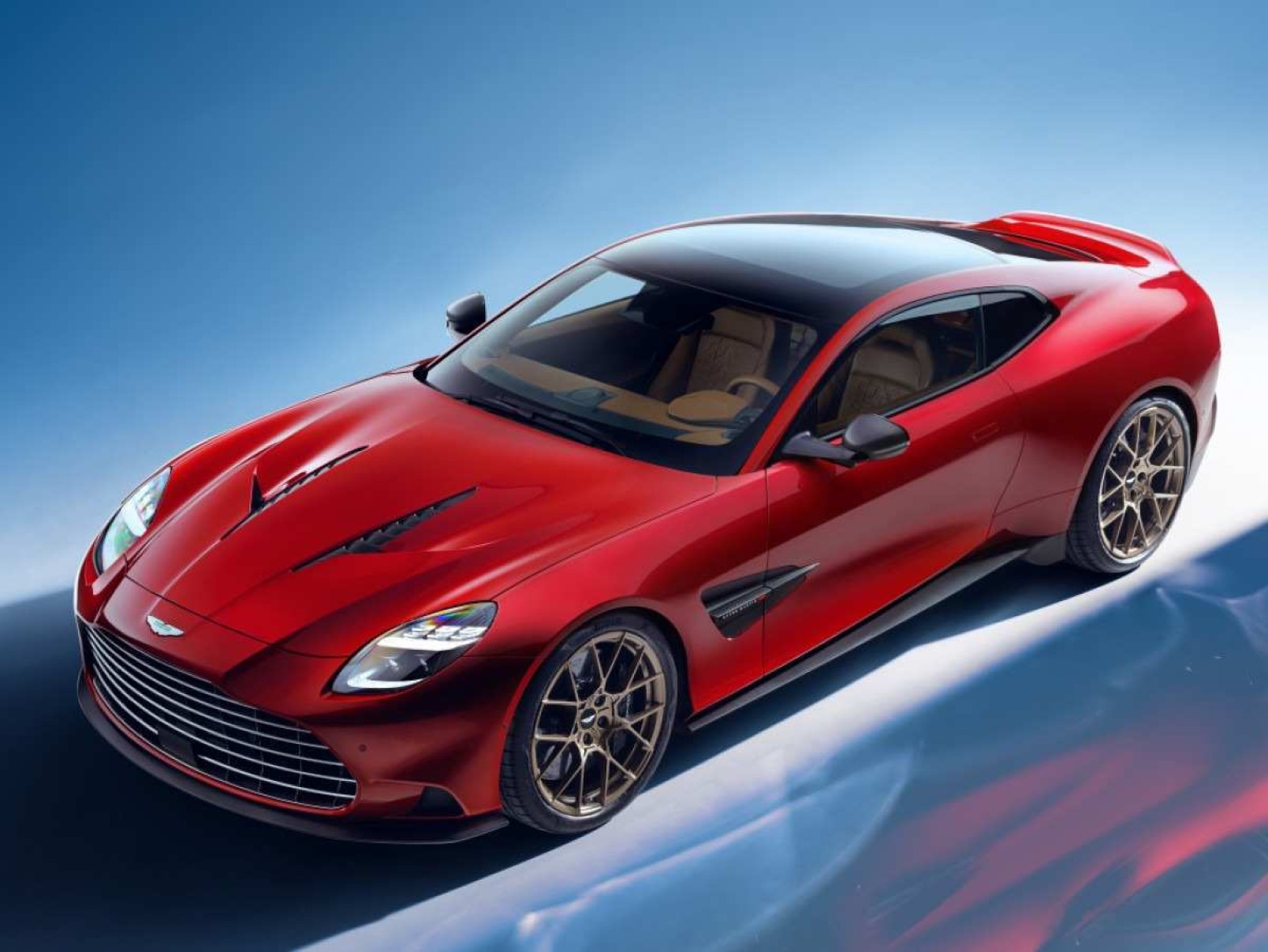 Aston Martin Vanquish traz motor V12 para enfrentar Ferrari 12 Cilindri