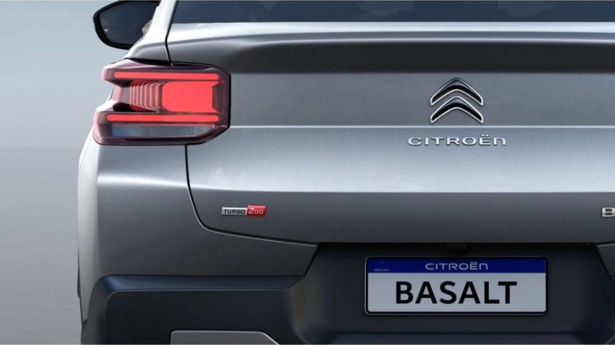 Citroën Basalt com a identificação do motor Turbo 200