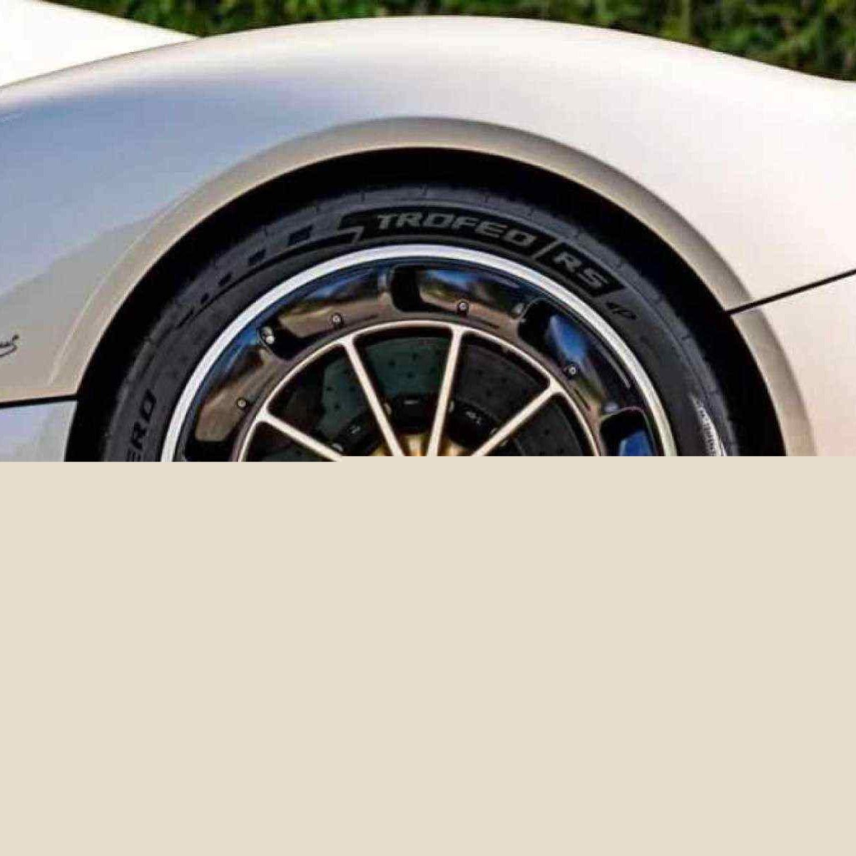 Pagani Utopia com pneus Pirelli PZero Trofeo RS