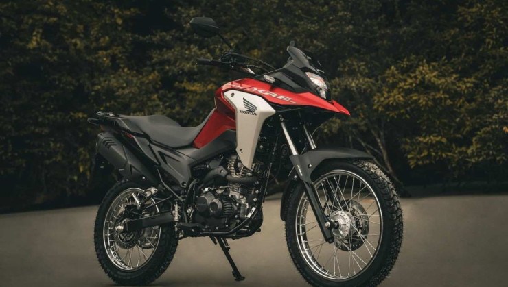 Honda XRE 190 2025 ficou mais fraca, mas compensa com porta USB-C