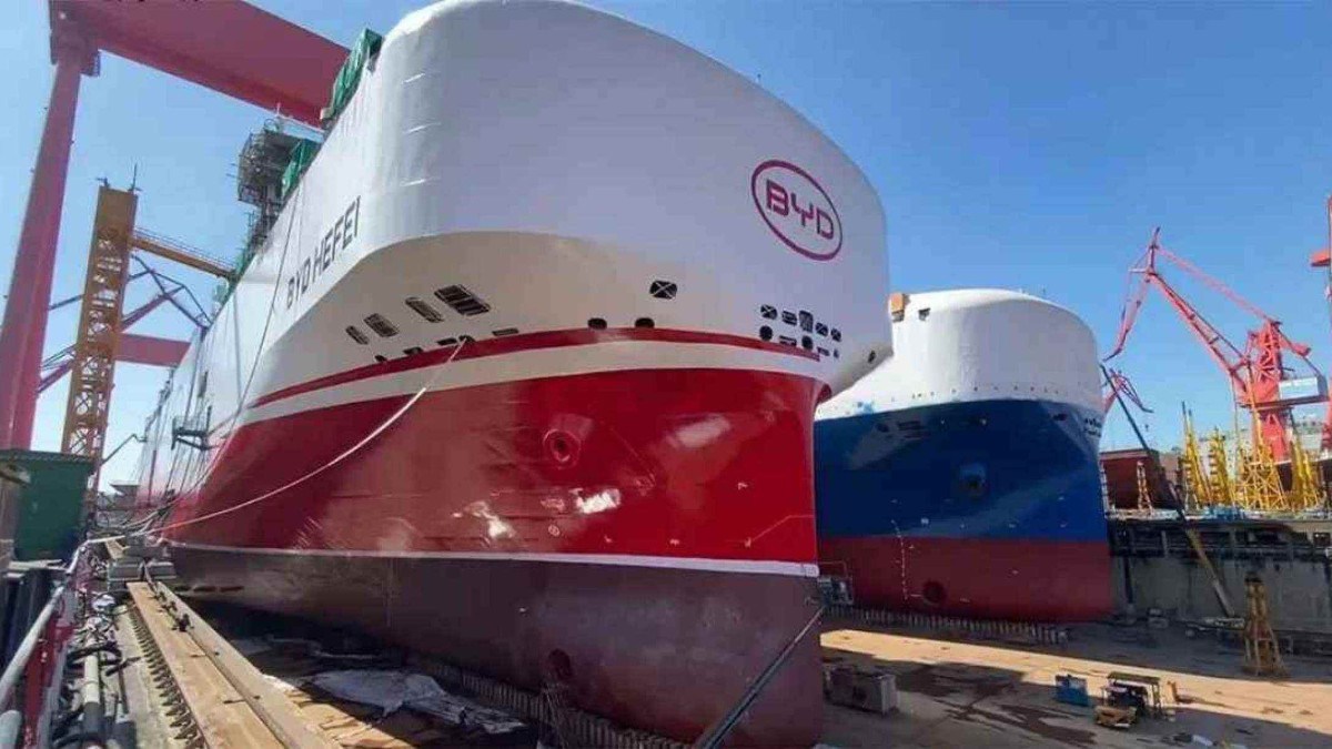 Um dos navios da BYD que transporta os veículos da marca chinesa
