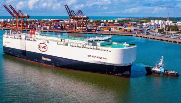 Navio da BYD tem capacidade de transportar até 7 mil carros