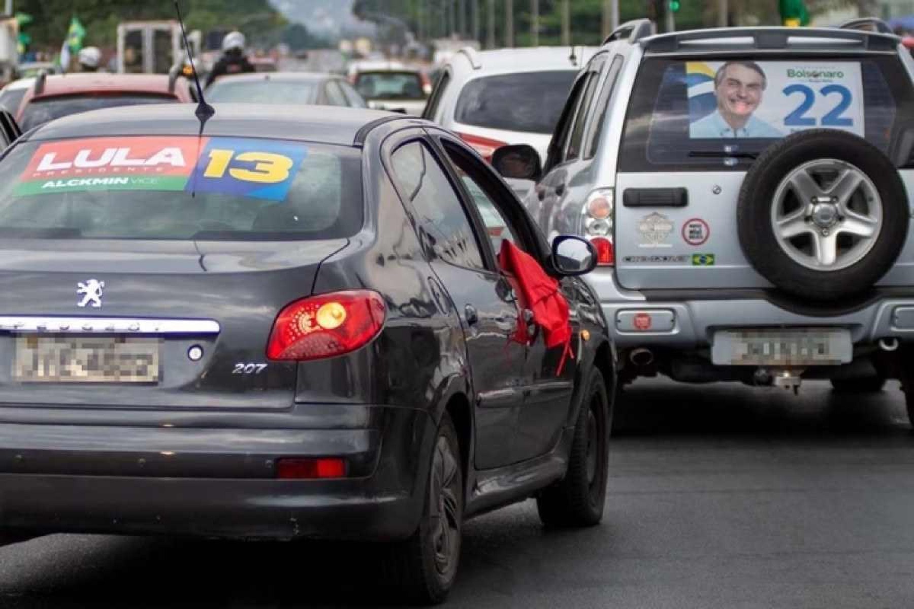 Carro de Uber pode ter adesivo político? TSE define regra para eleições