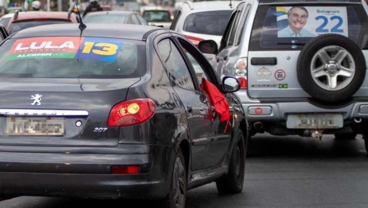 Quem utiliza carro para propaganda pol&iacute;tica pode ter problemas com o seguro