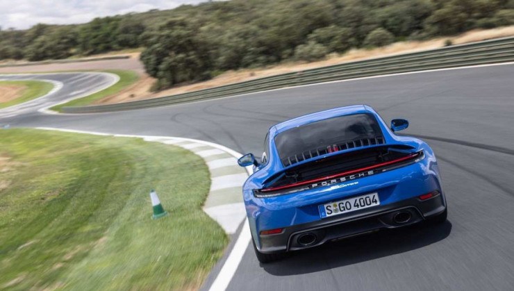 Porsche 911 Carrera 
 -  (crédito: DivulgaÃ§Ã£o/Porsche)