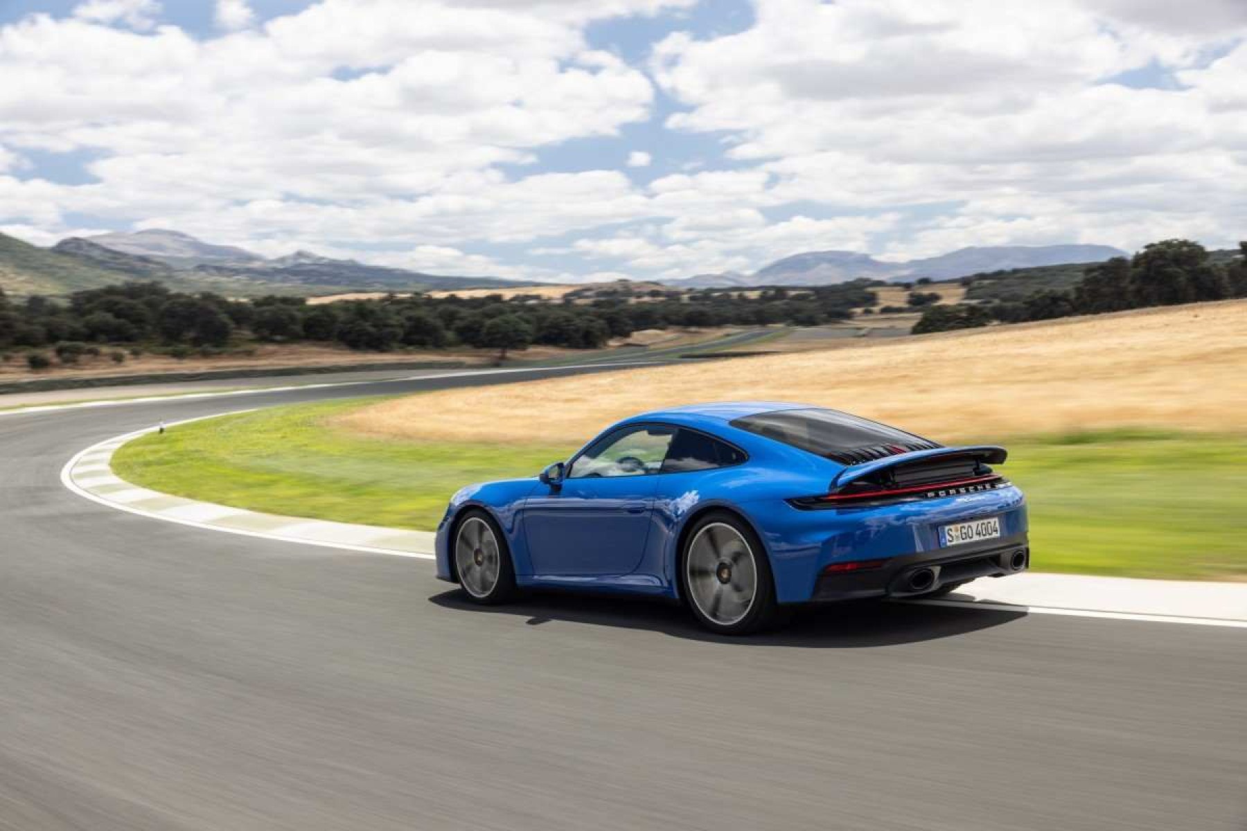 Porsche inicia pré-venda do novo 911 Carrera no Brasil 