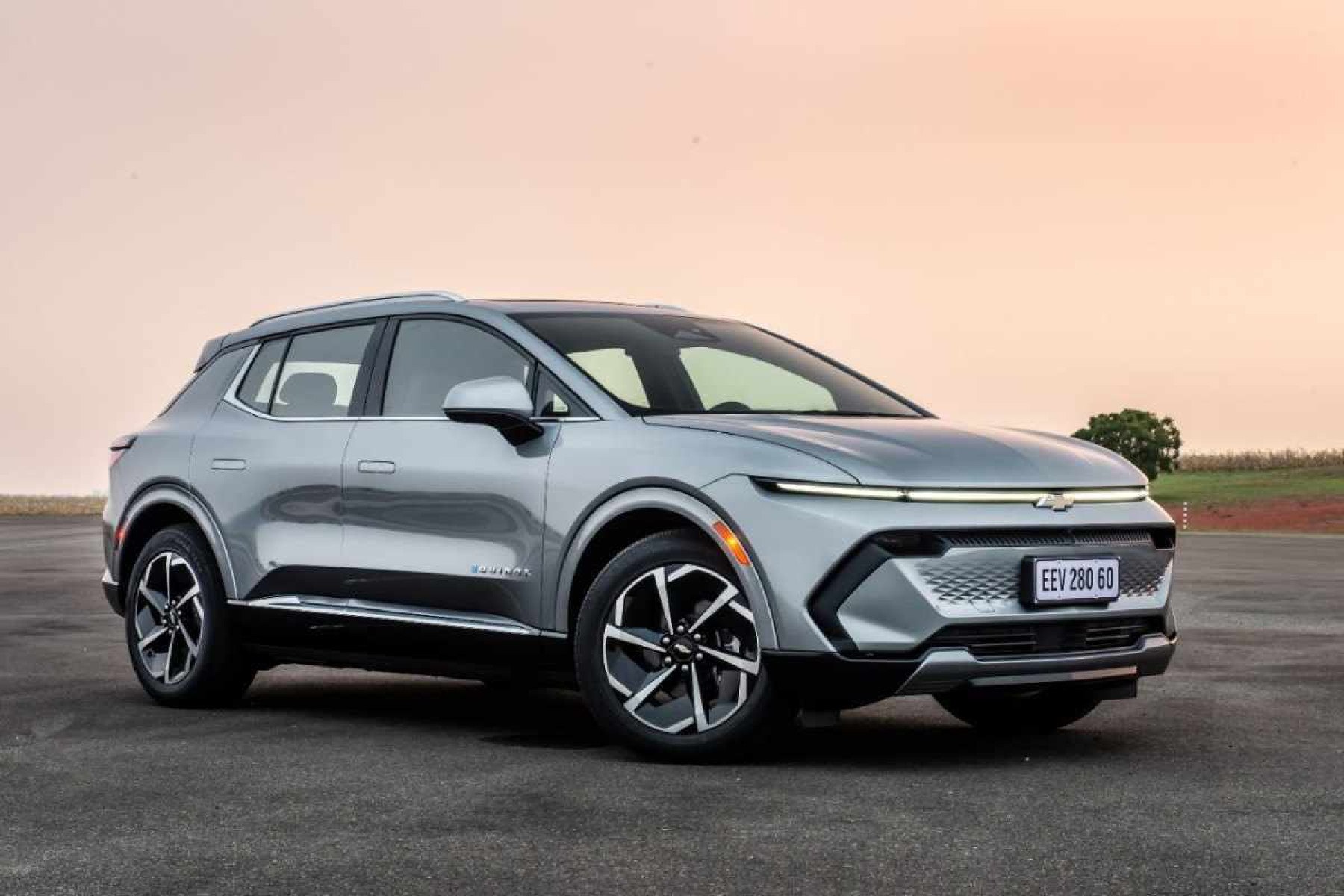 Chevrolet Equinox EV chega ao Brasil com dois motores e custando 419 mil 