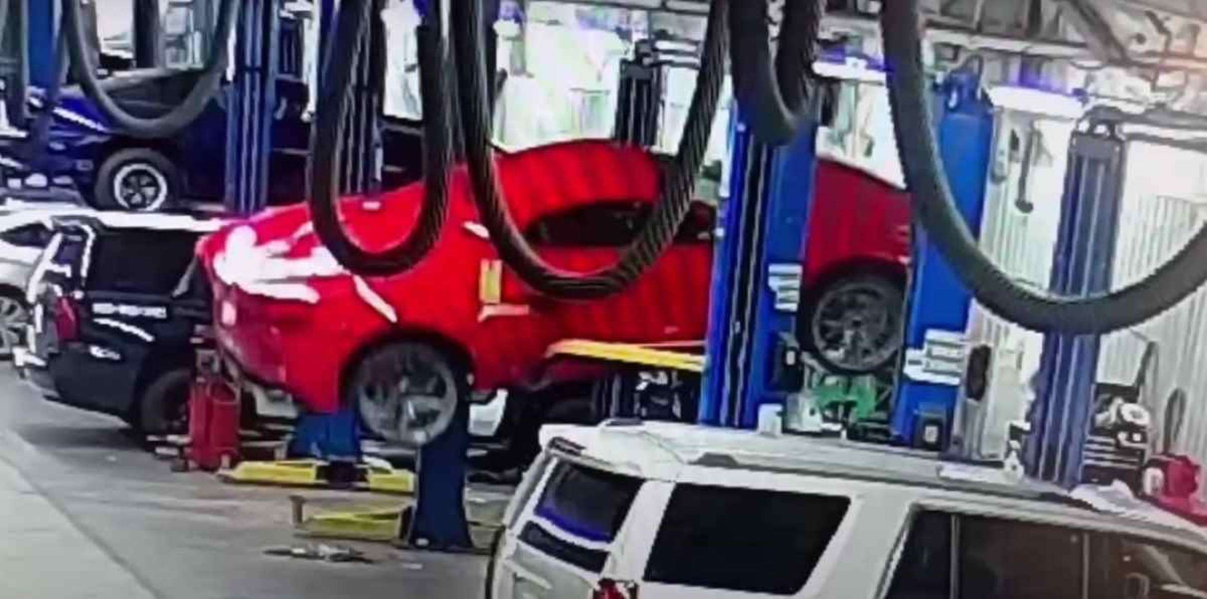 Dono de Corvette exige 