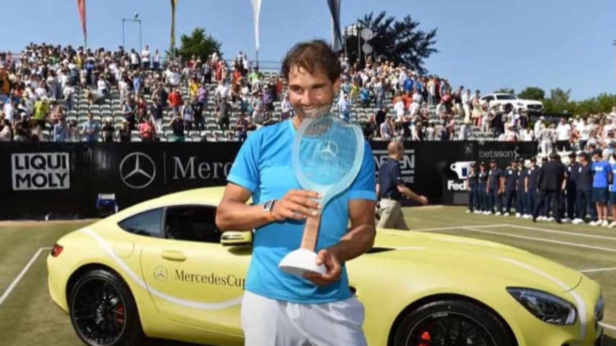 Rafael Nadal ganhou Mercedes AMG amarelo ao conquistar o t&iacute;tulo do ATP 250 de Sttutgart, em 2016