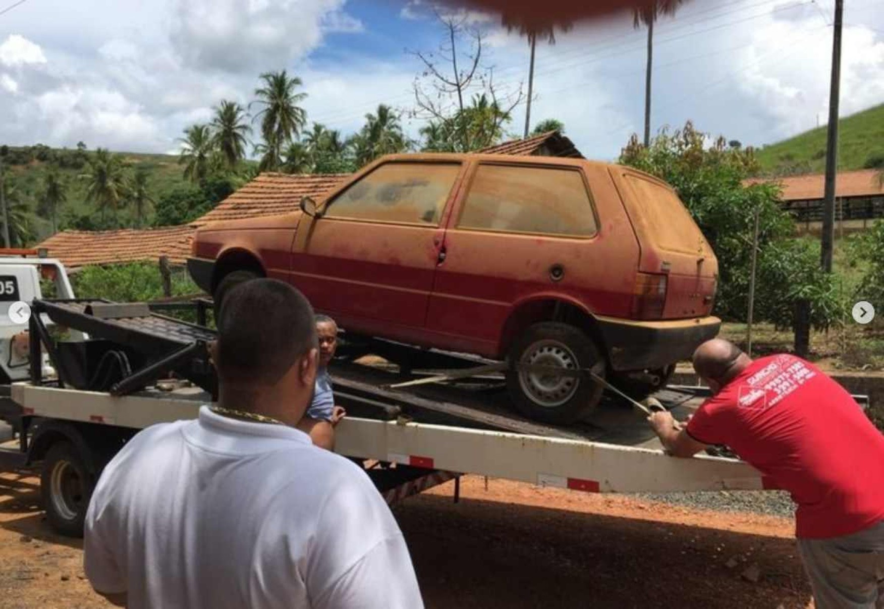 Fiat Uno Mille 1990 que ficou abandonado por 30 anos é vendido por valor astronômico