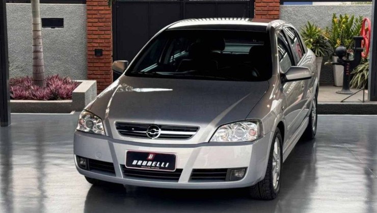 Astra Elite 2005 na cor prata