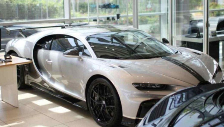 Bugatti Chiron Pur Sport em concessionária 