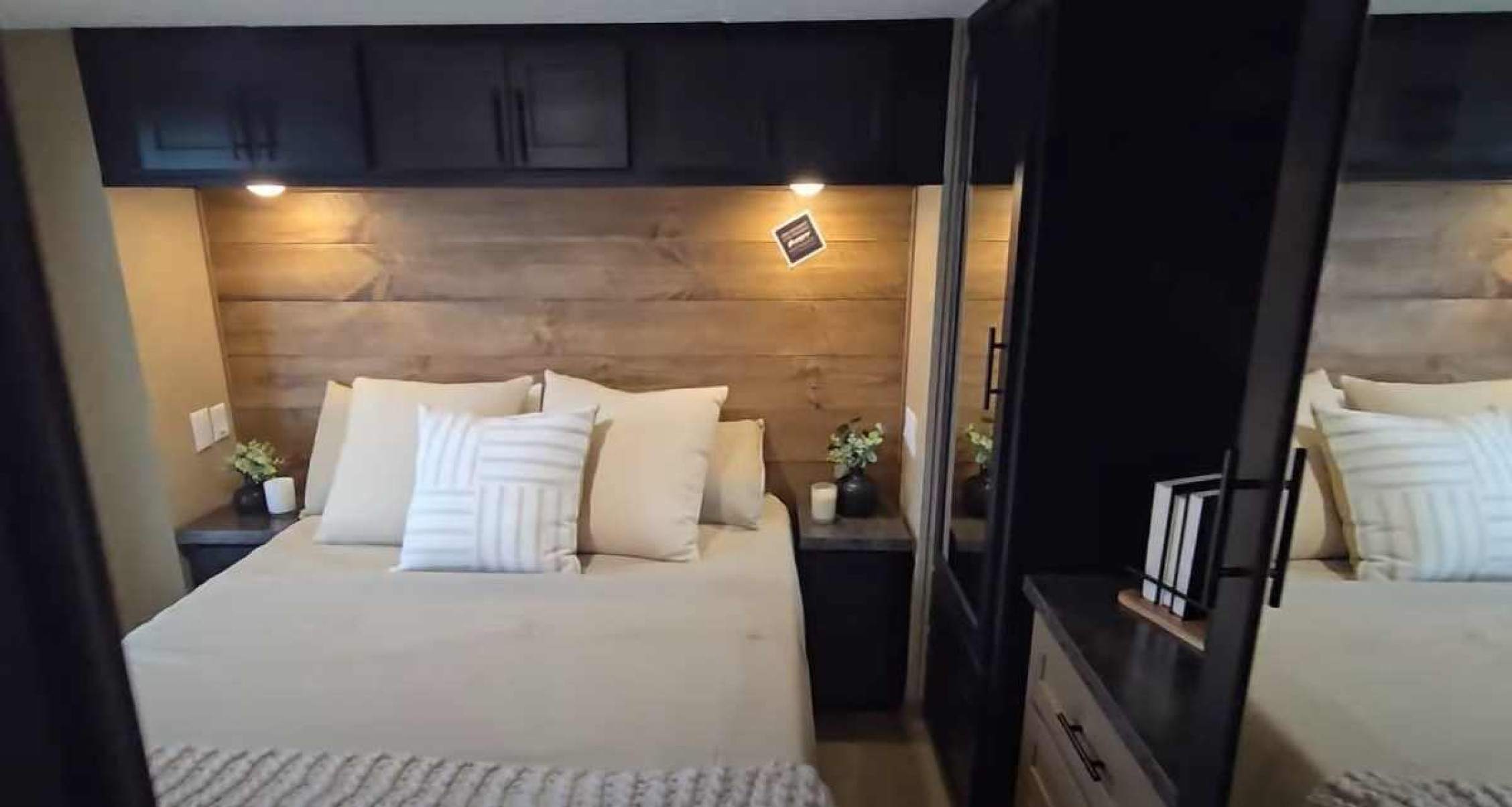 Motorhome oferece três quartos, rede elétrica, cozinha gourmet; veja o valor