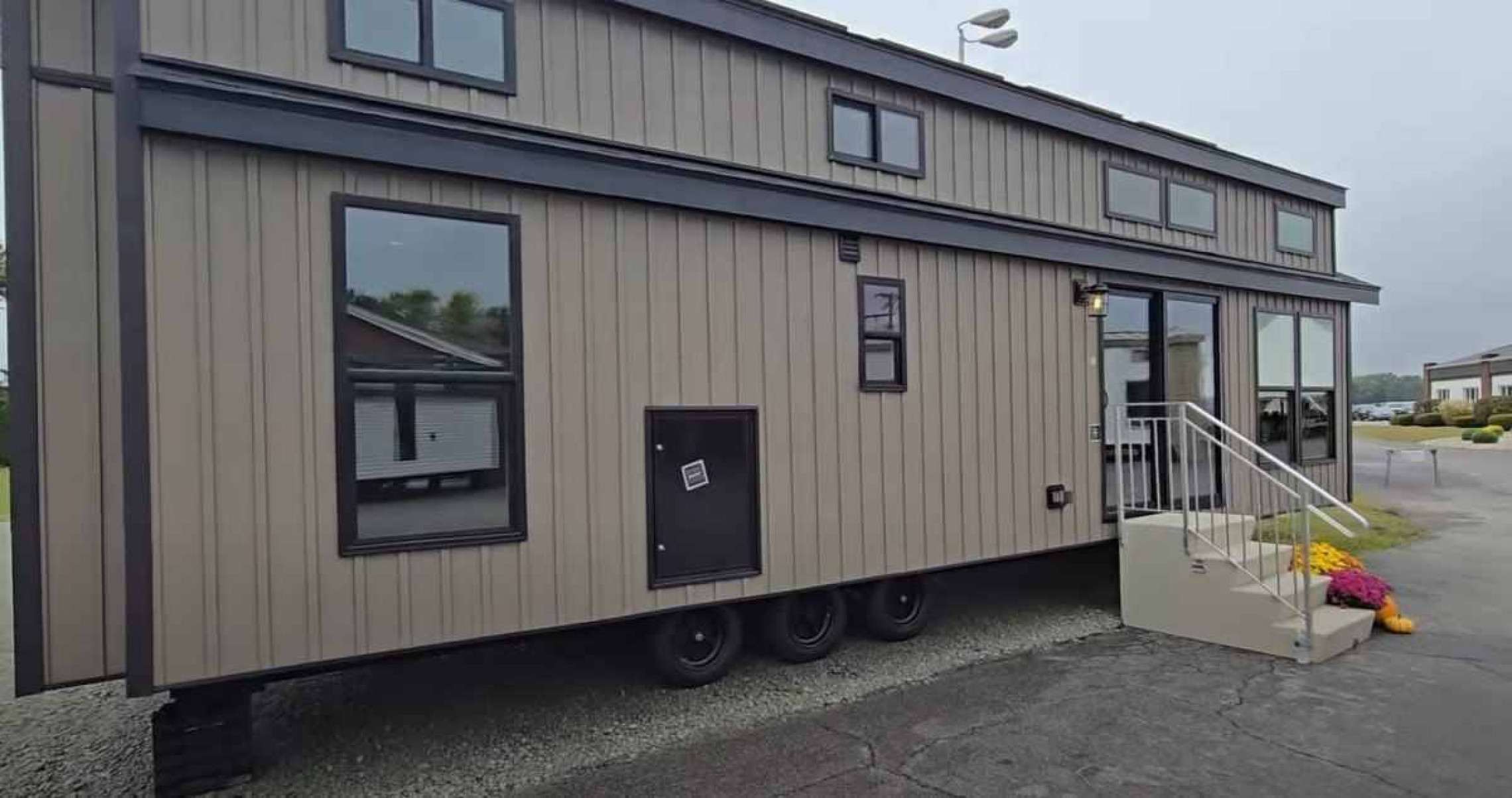 Motorhome oferece três quartos, rede elétrica, cozinha gourmet; veja o valor