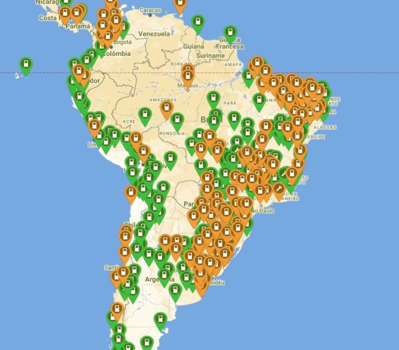 mapa da América do Sul, mas com foco no Brasil no aplicativo Plugshare mostrando localização de postos de  recarga para carros elétricos
