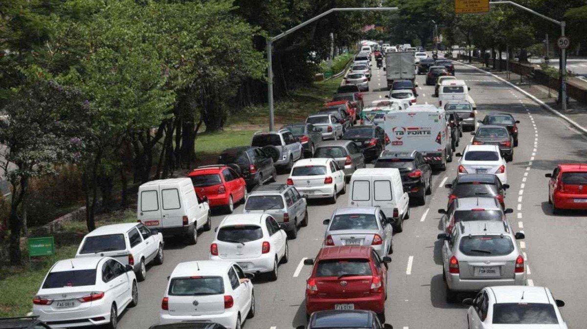 Mercado automotivo passa por mudanças importantes devido as regulamentações de emissões 