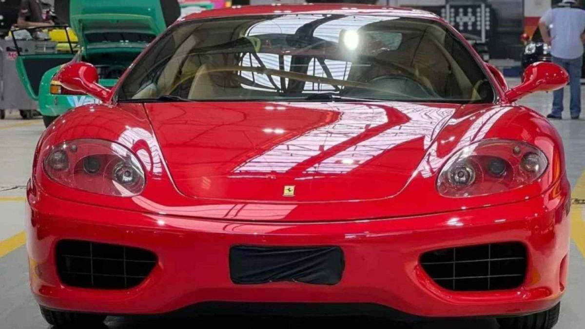 Ferrari enferrujada é resgatada e passa por restauração milionária
