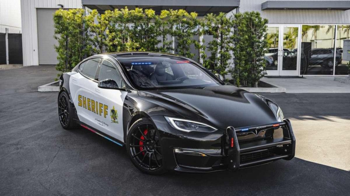 Tesla Model S transformado em viatura policial nos Estados Unidos