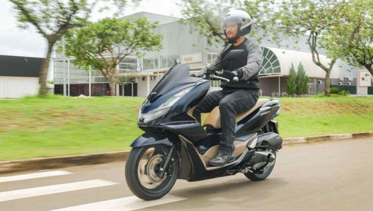 Honda PCX recebe novidades na linha 2025 