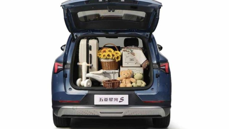 Wuling Starlight tem porta-malas de 525 litros de capacidade