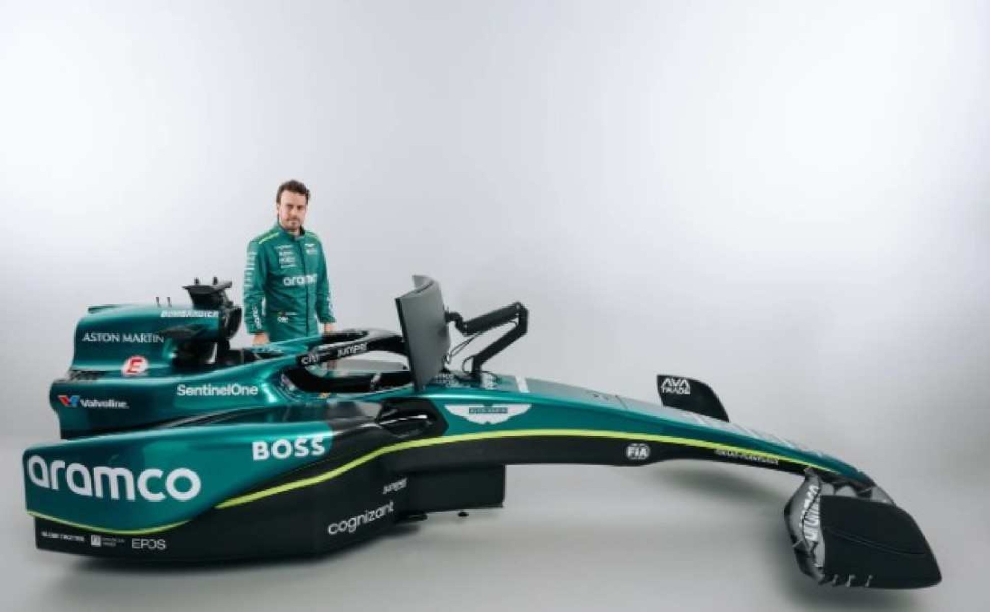 Aston Martin lança simulador em homenagem a Alonso; veja o preço