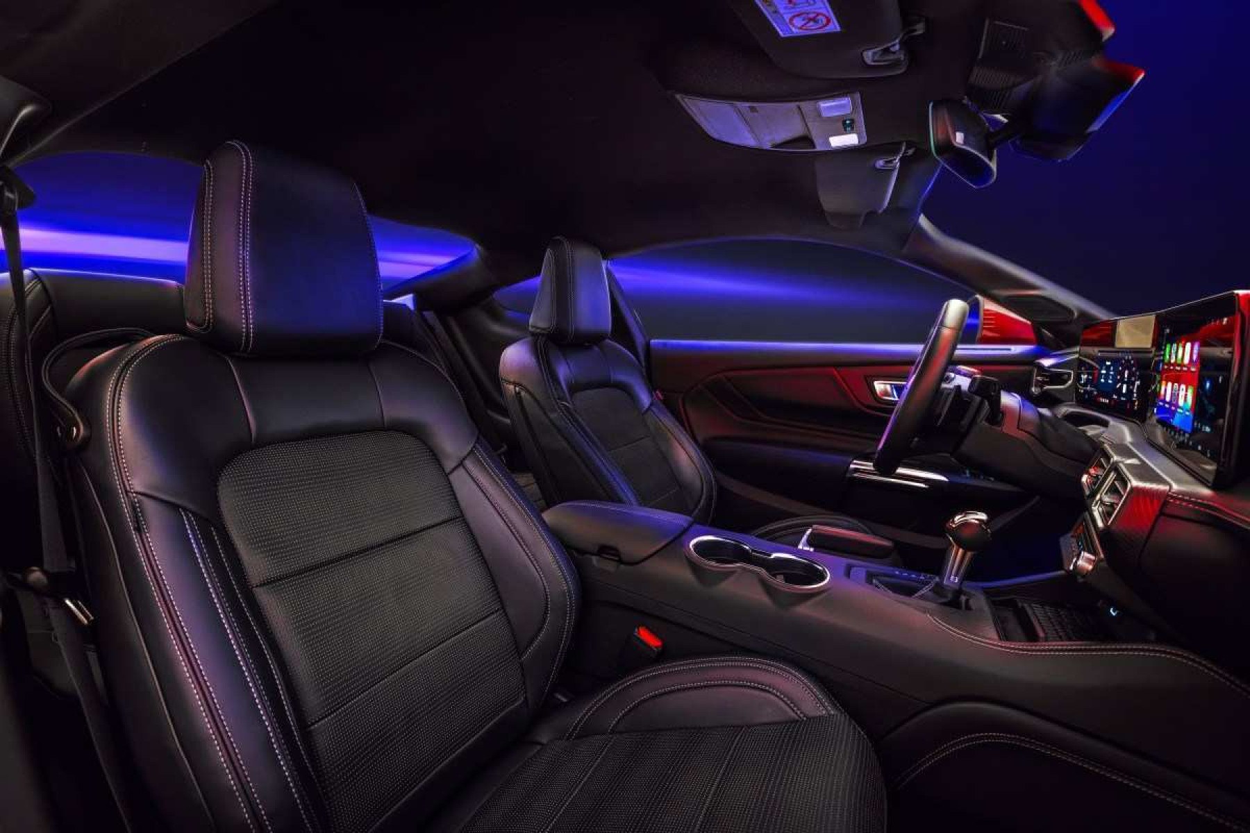 Interior que remete bastante a um cockpit esportivo