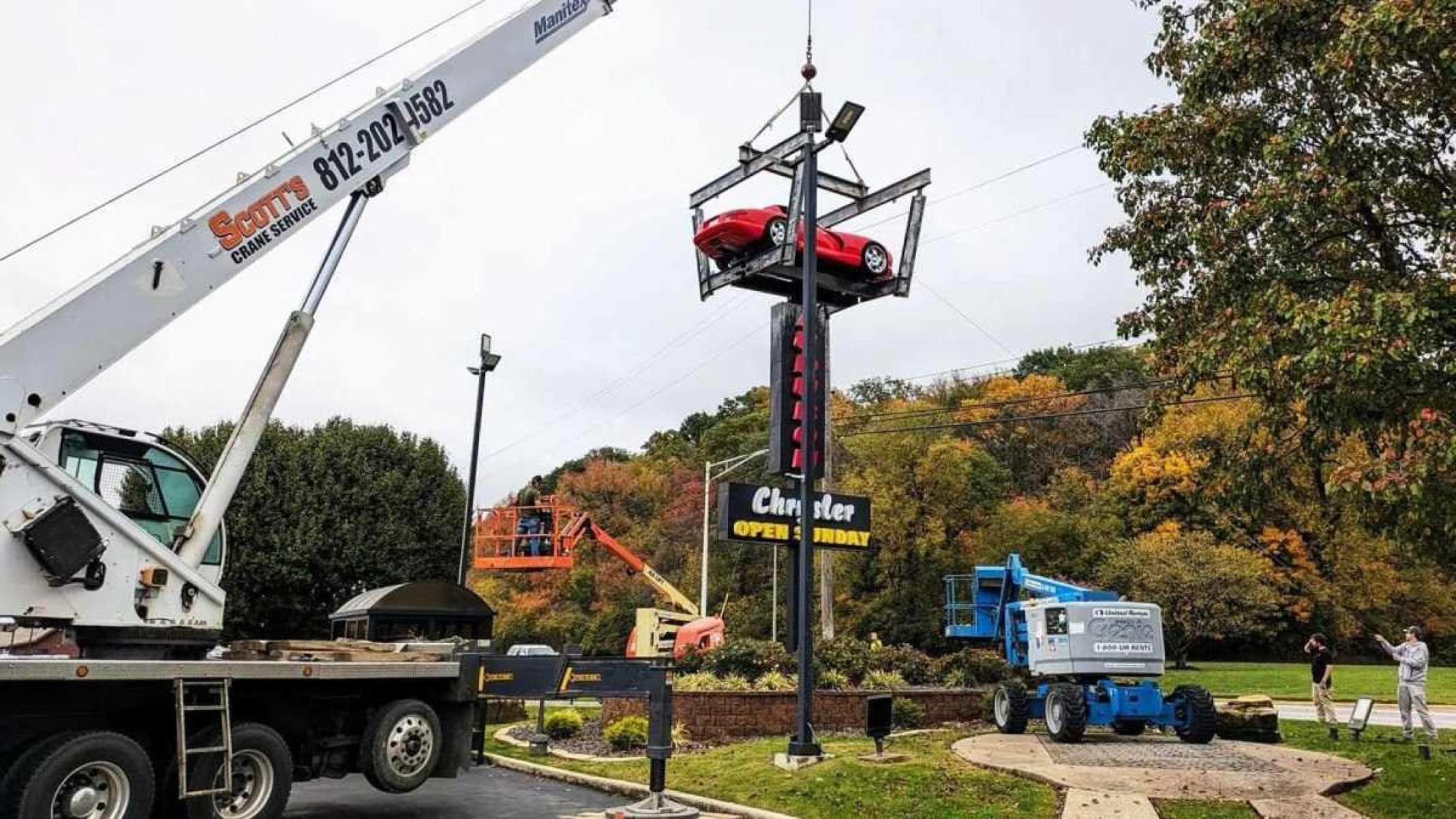 Dodge Viper que ficou 28 anos parado será restaurado; veja o estado