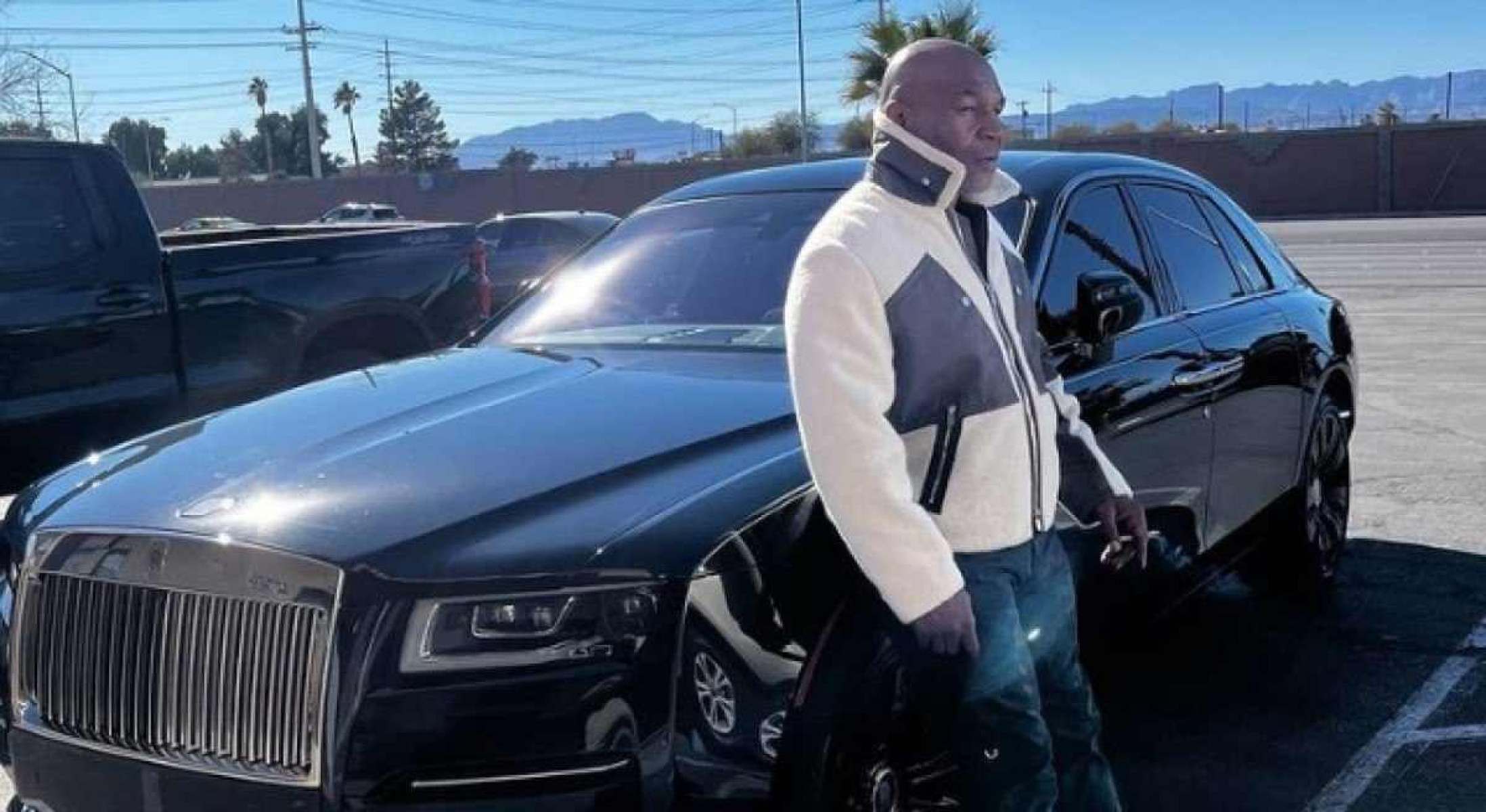 Mike Tyson em seu Rolls-Royce Ghost