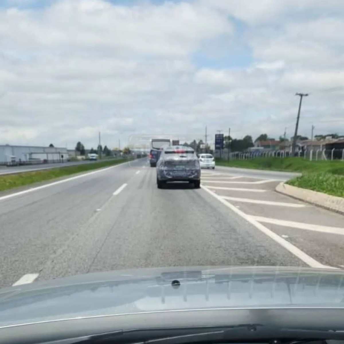 Novo SUV da Renault é flagrado no Brasil; veja detalhes