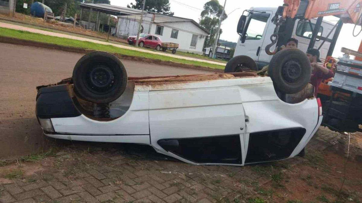  Carro estacionado capota 
