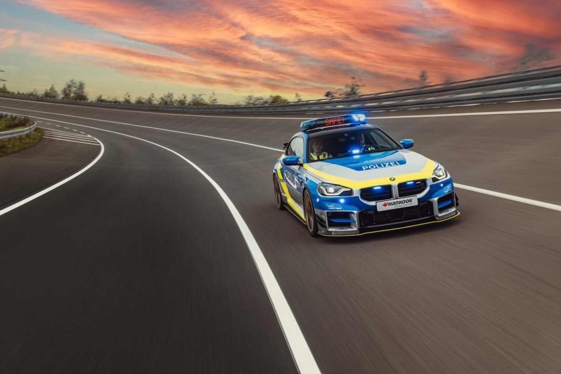 O modelo entrega uma potência de 560 cv