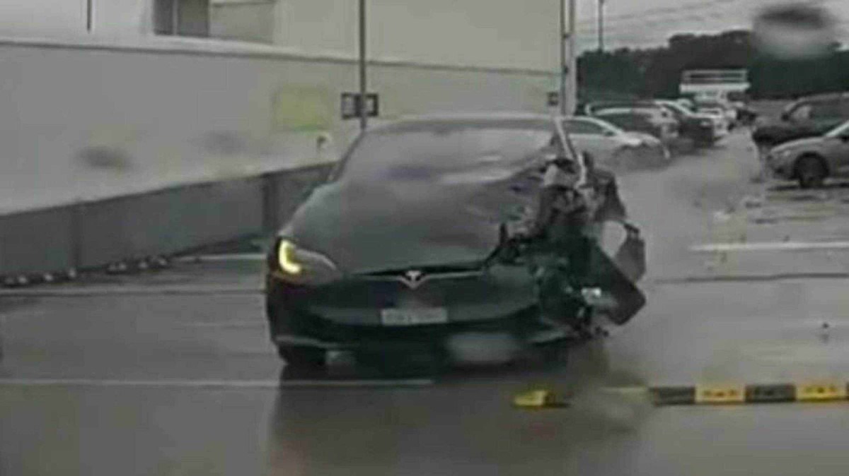 Acidente de Tesla Model S na Austrália