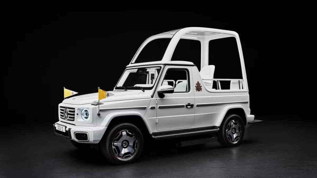 Mercedes-Benz G580 convertida em Papamóvel 