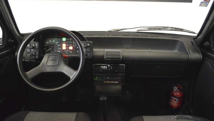 Interior de Uno Eletronic 1993