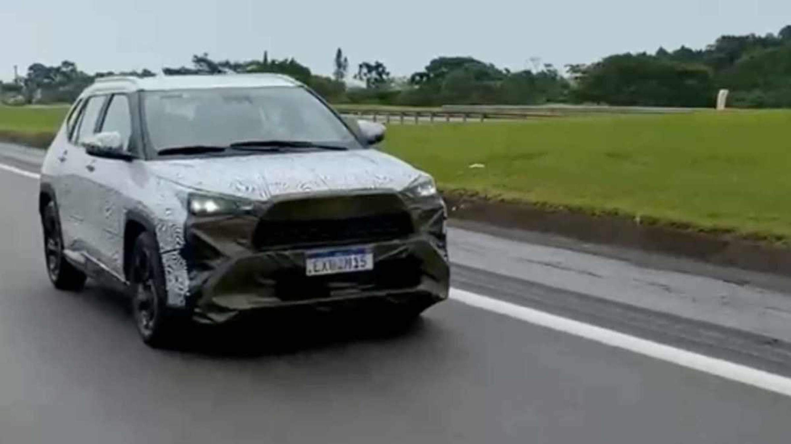 Toyota Yaris Cross é flagrado 