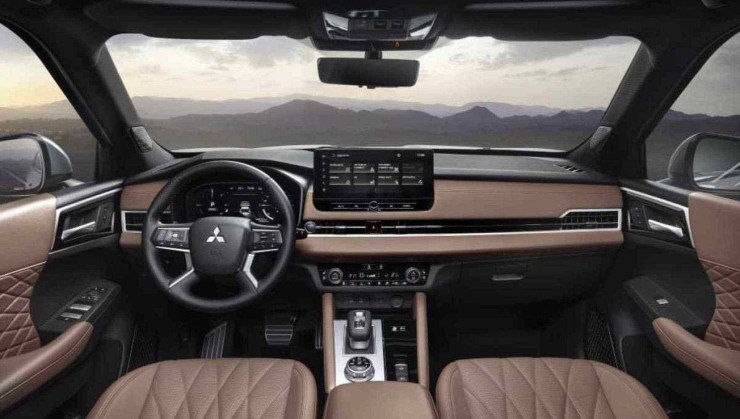 Mitsubishi Outlander 2025 tem interior luxuoso