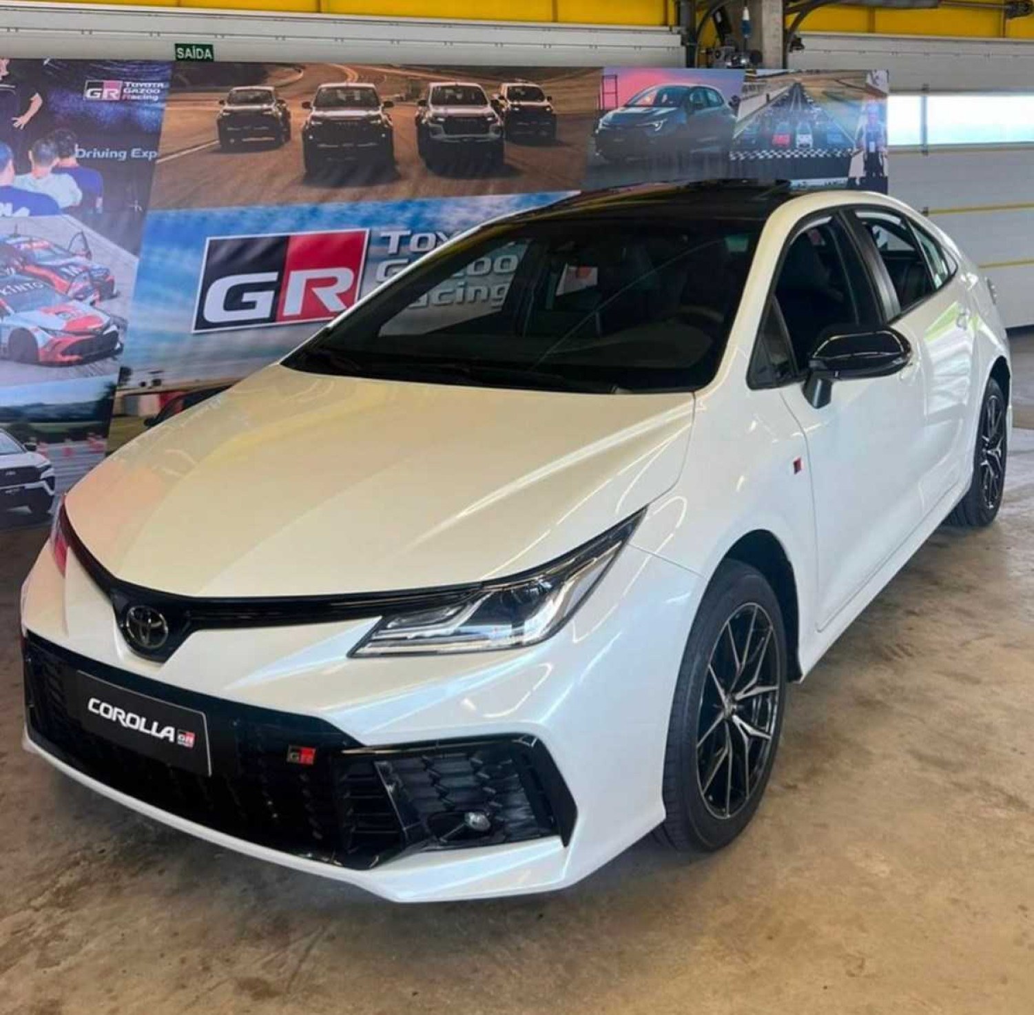 Vazou: veja as primeiras imagens do Toyota Corolla 2025 por dentro e por fora