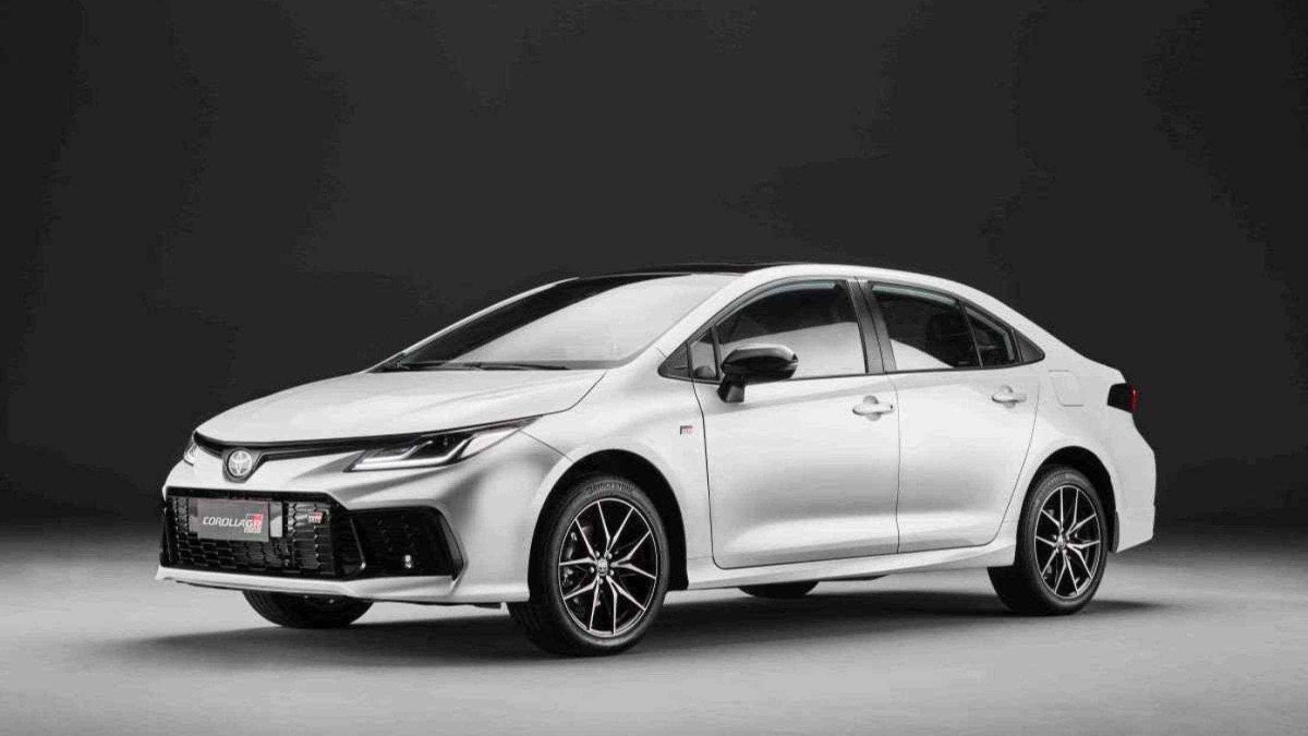 Corolla GR-Sport 2025 está com visual mais agressivo