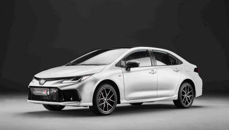 Corolla GR-Sport 2025 está com visual mais agressivo -  (crédito: Divulgação/Toyota)