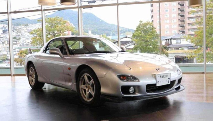 Mazda RX-7 vinha com motor 1.3 rotativo -  (crédito: Mazda Japão/Divulgação)