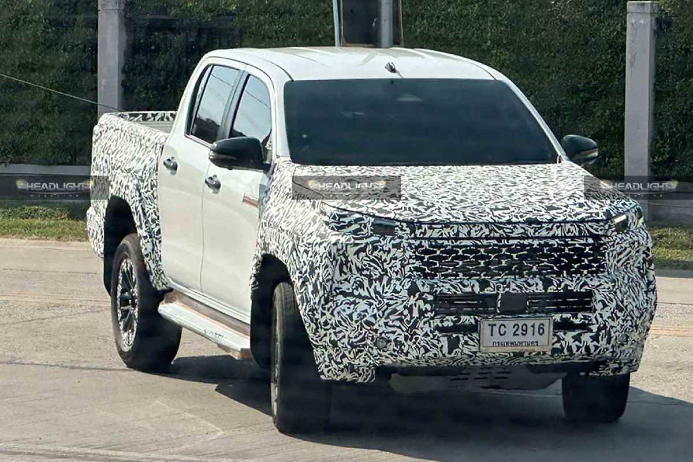  Nova Hilux 2026 é vista em testes na Tailândia