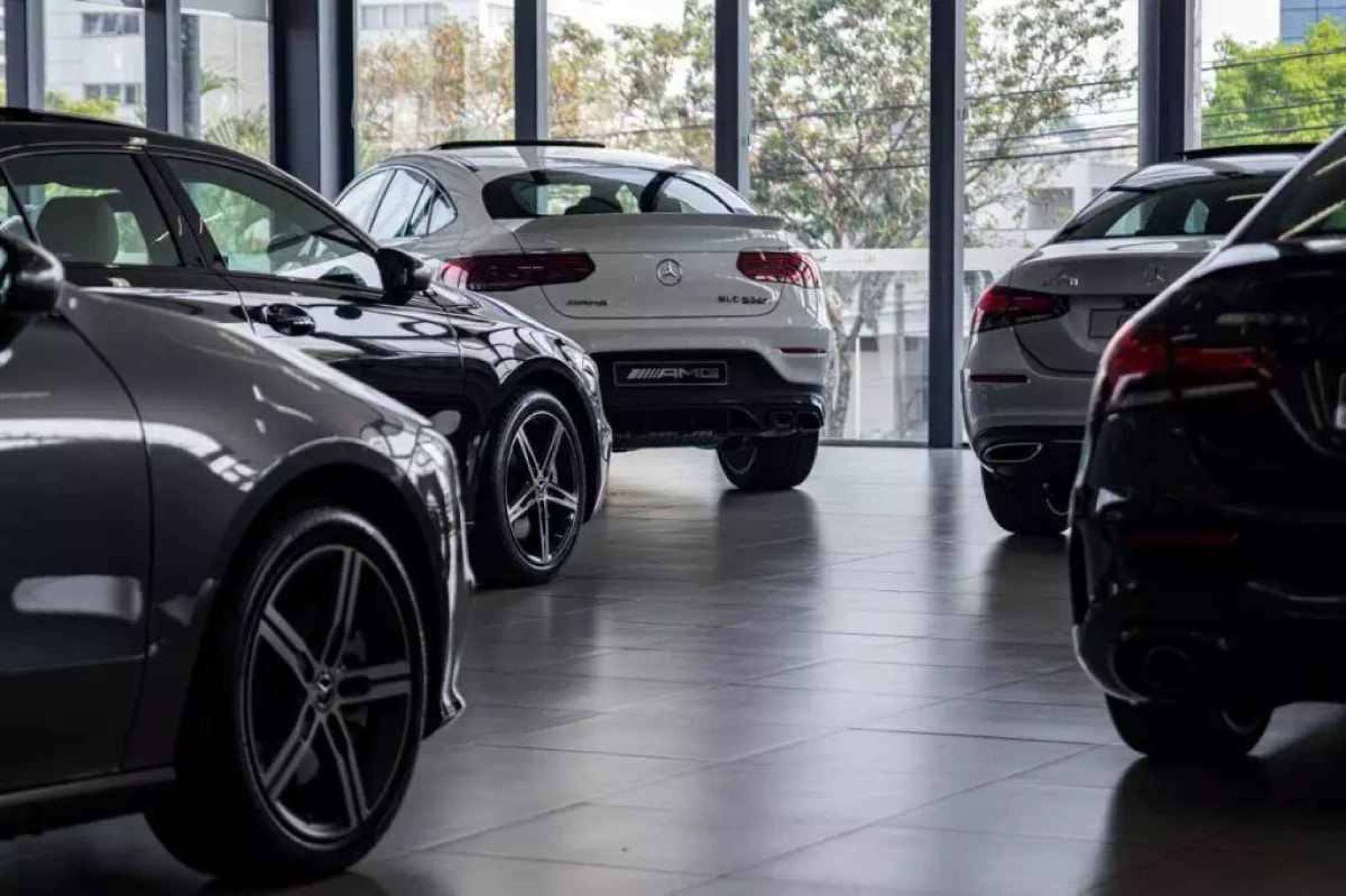 Showroom da concessionária Mercedes-Benz 