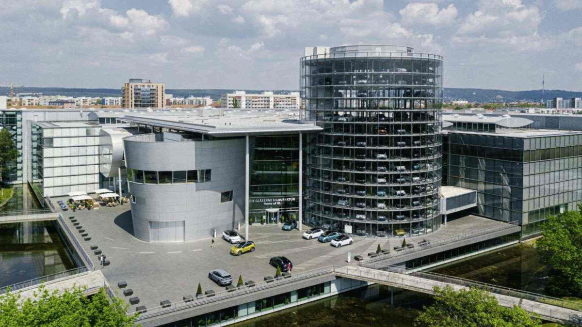 Vista aérea da fábrica da Volkswagen em Dresden, na Alemanha
    