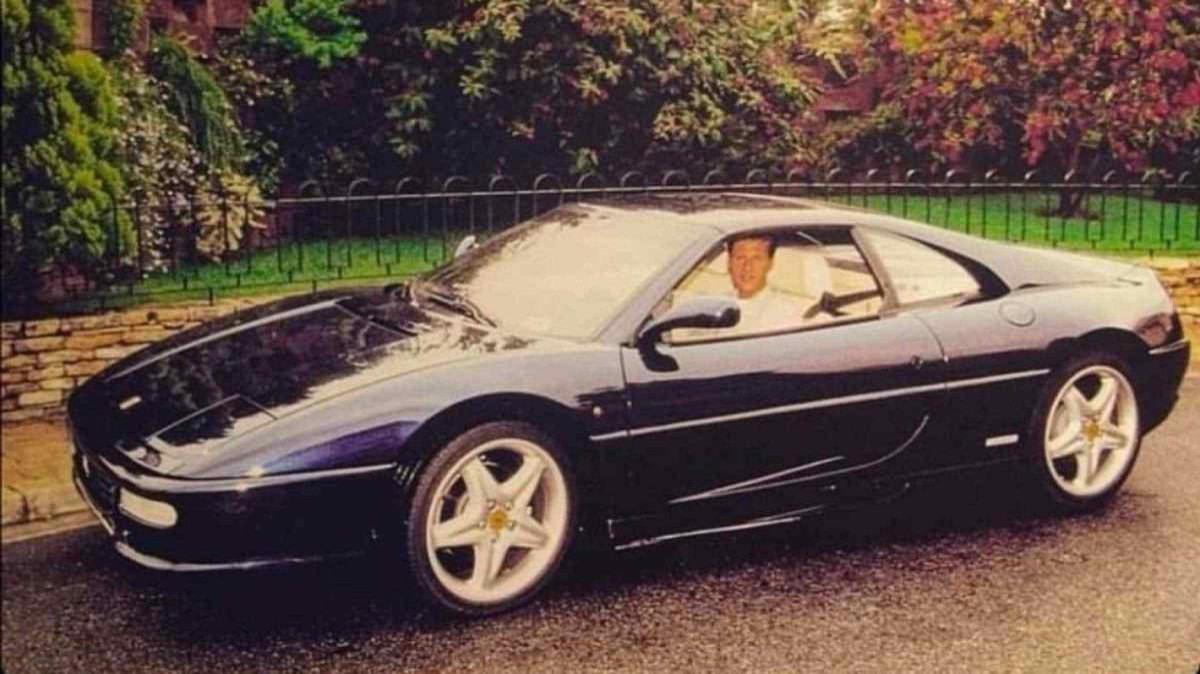 Ferrari que era do Schumacher vai a leilão com história marcante e autógrafo especial
