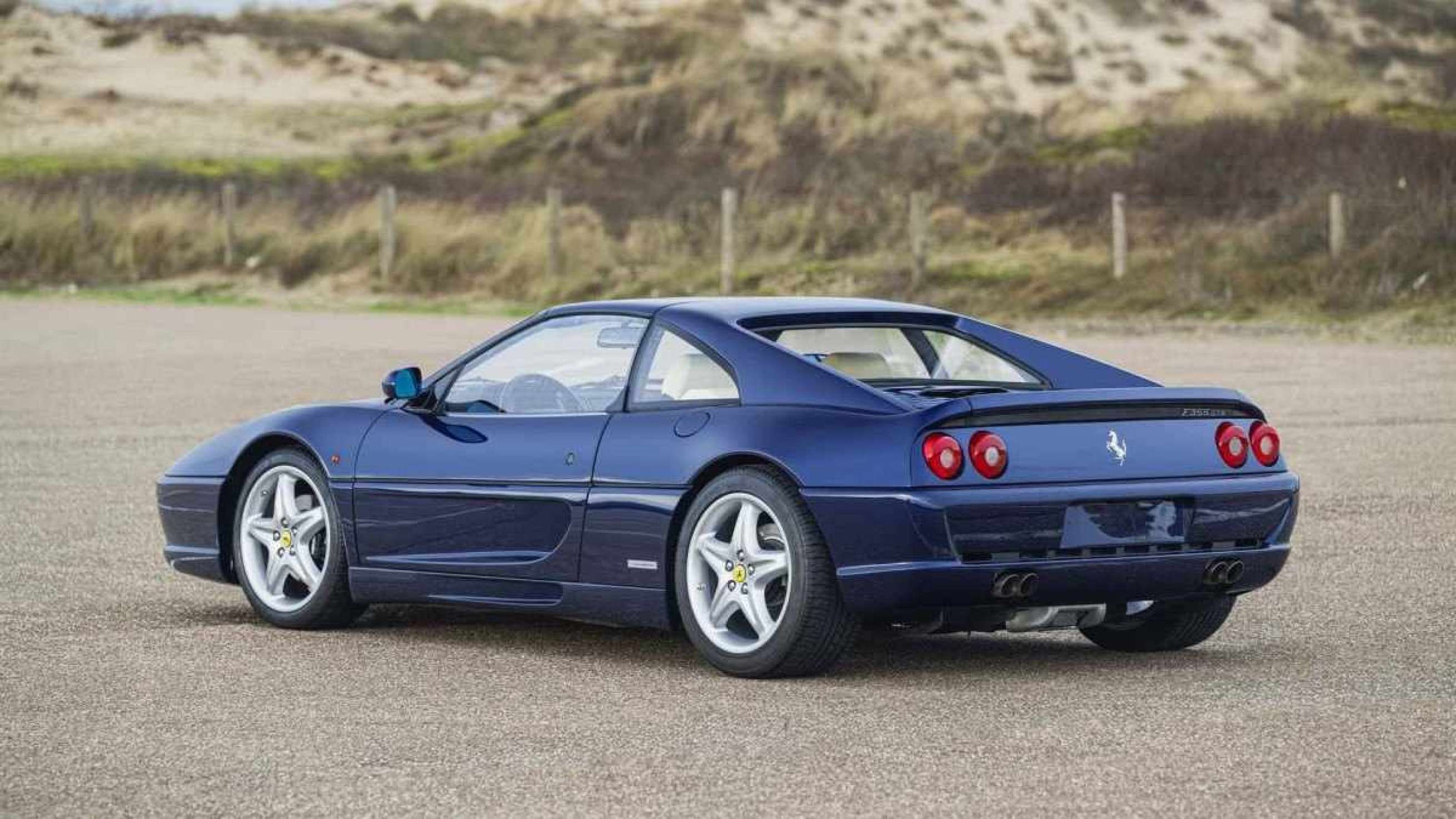 Ferrari que era do Schumacher vai a leilão com história marcante e autógrafo especial 